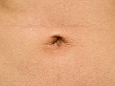 Navel displacement symptoms